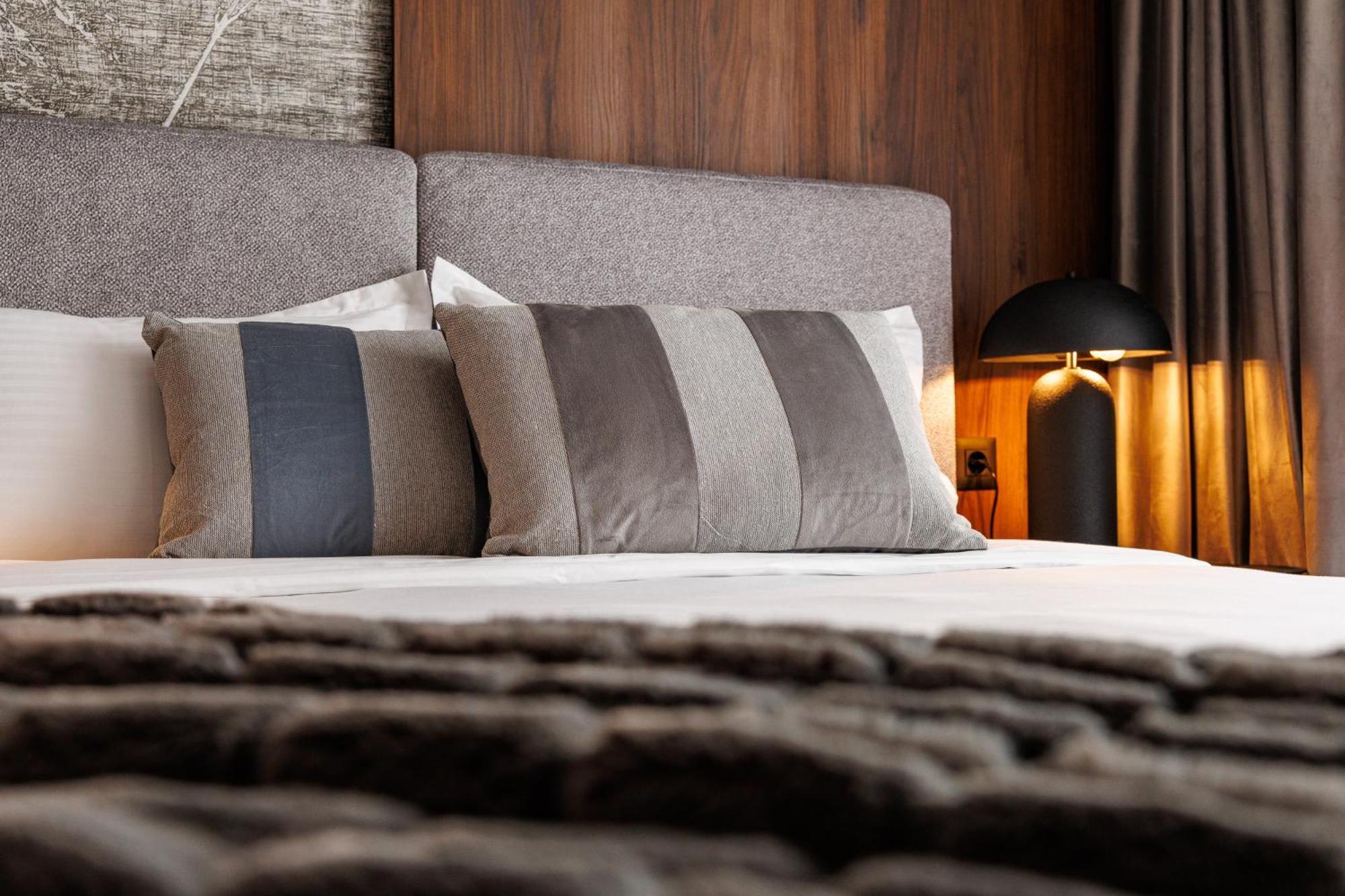 Mandala Designer Apartments With Free Private Parking, Near Mall Coresi Брашов Екстер'єр фото